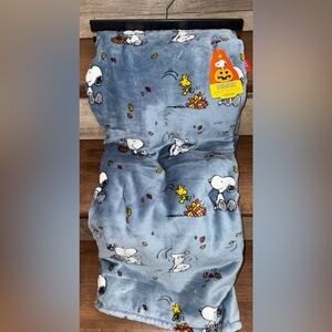 Cute 🥰 Snoopy Peanuts Fall/Autumn VelvetLoft' Throw 60”x 70” (152 cm x 178 cm)